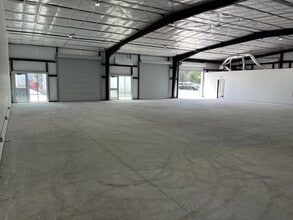 121 CR 423, Spicewood, TX for lease Interior Photo- Image 1 of 10