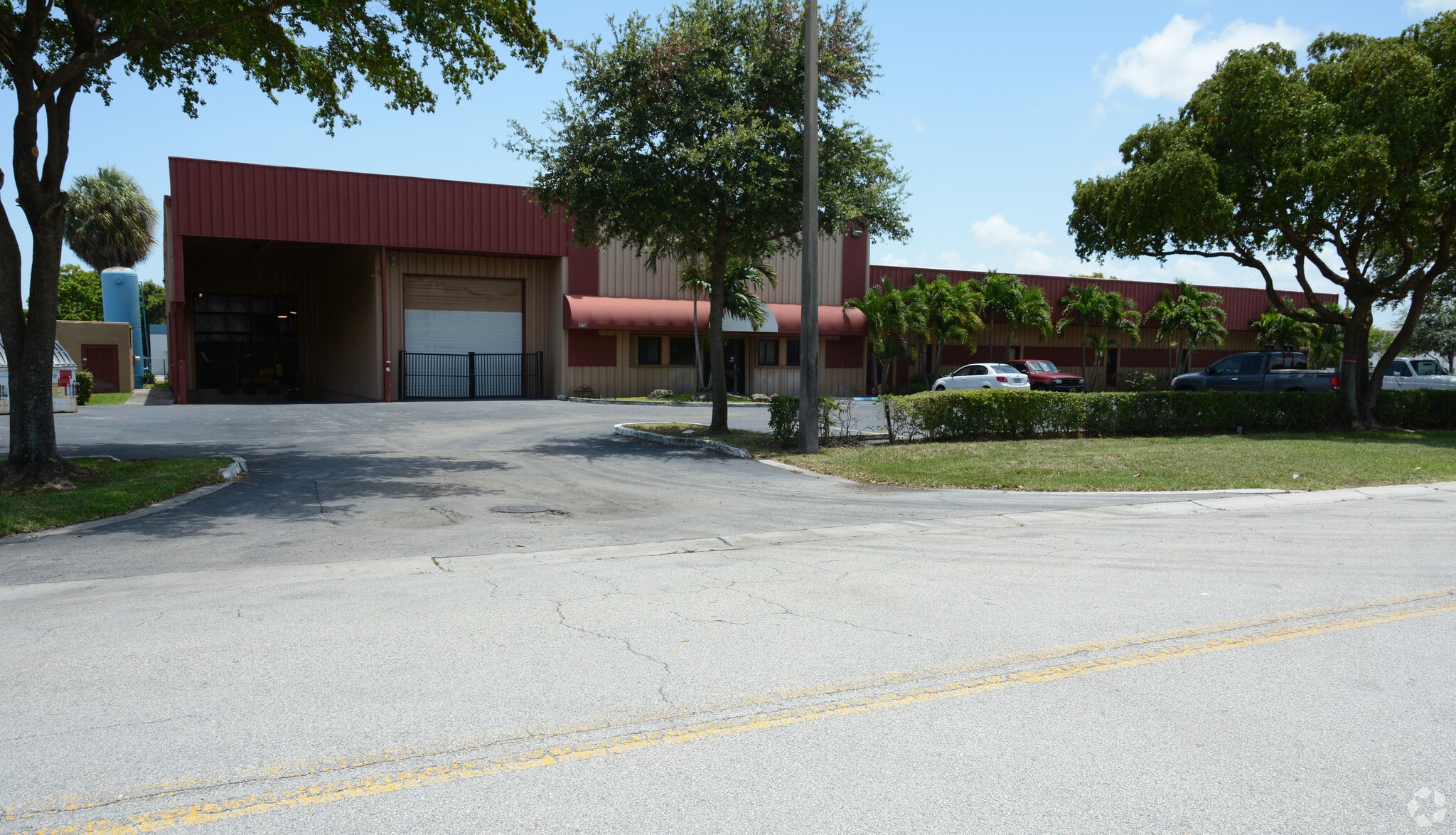 3750 Prospect Ave, Riviera Beach, FL for lease Primary Photo- Image 1 of 4