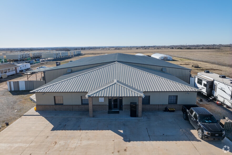 969 Pikes Peak Rd, Chickasha, OK for sale - Building Photo - Image 3 of 26