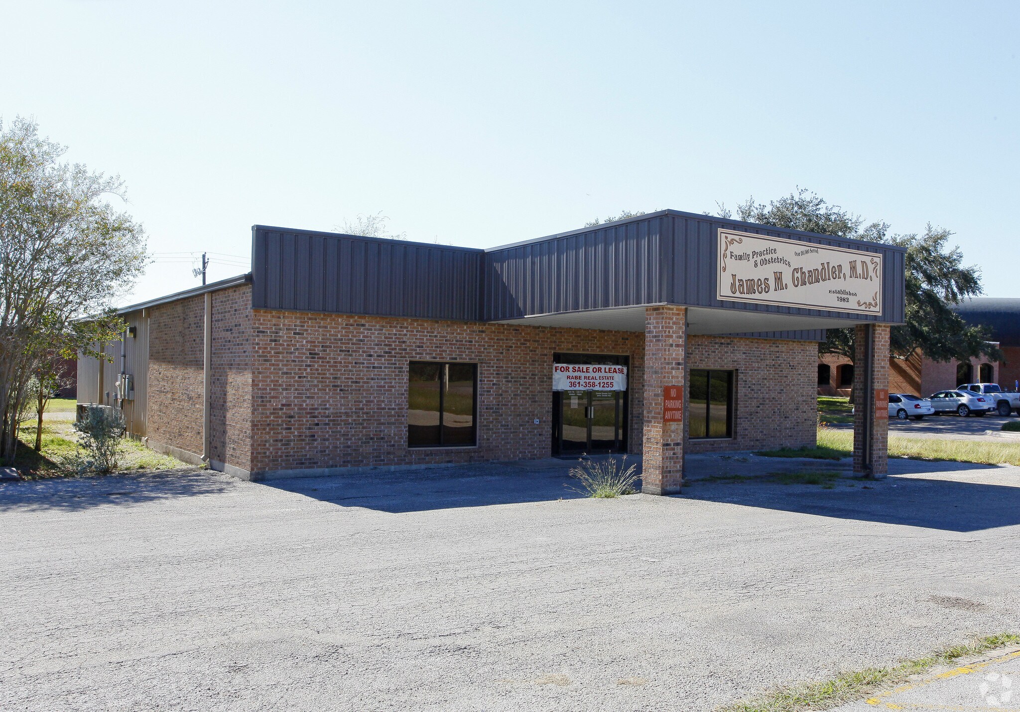 1402 E Houston St, Beeville, TX for sale Primary Photo- Image 1 of 1