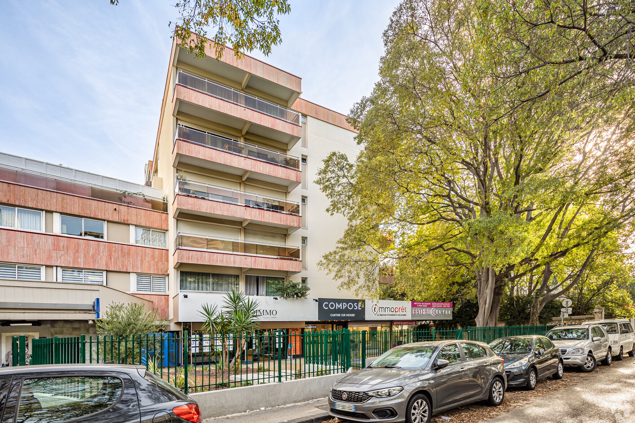 Office/Retail in Marseille for lease Primary Photo- Image 1 of 8