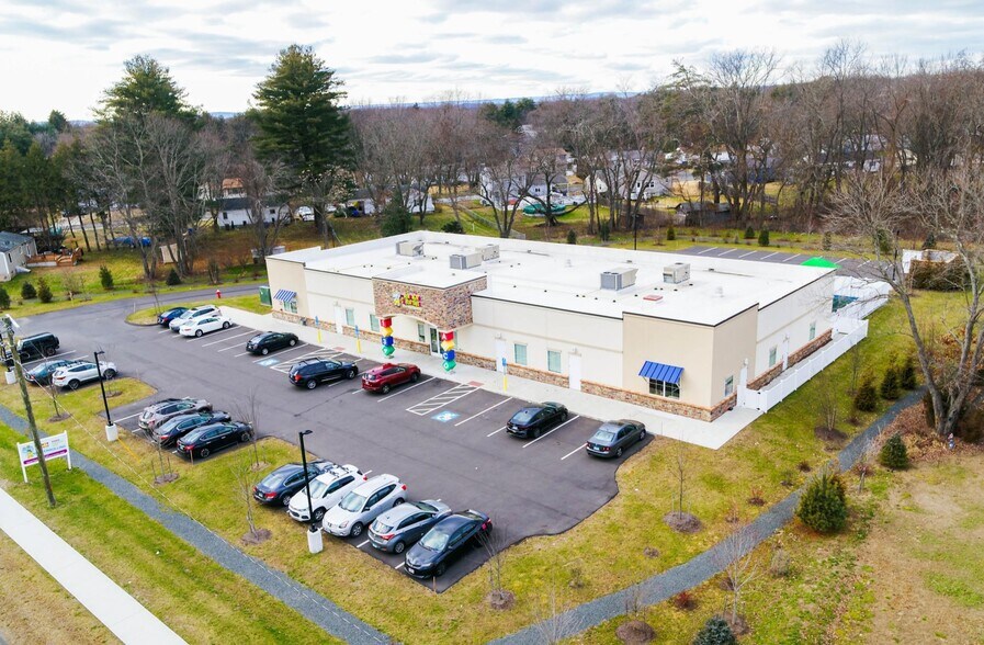 11 Shaker, Enfield, CT 06082