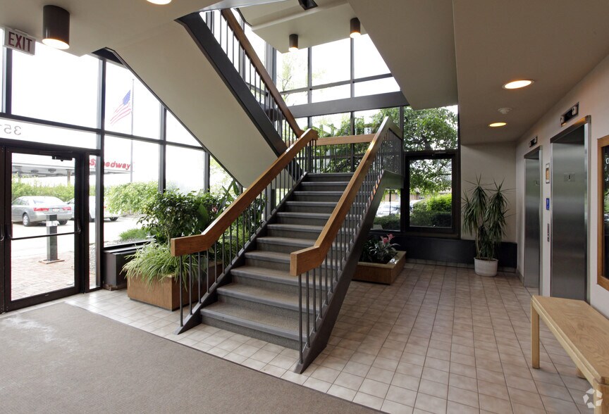 3515 Massillon Rd, Uniontown, OH for lease - Lobby - Image 2 of 4