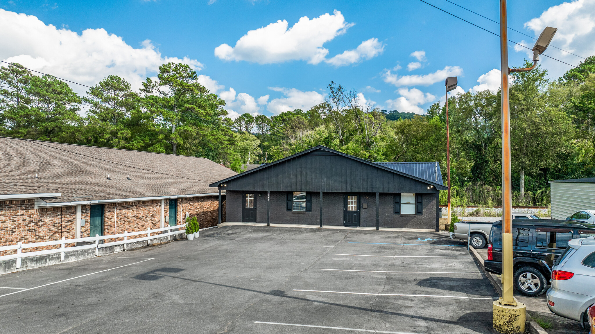 2141 Gault Ave N, Fort Payne, AL for sale Primary Photo- Image 1 of 34