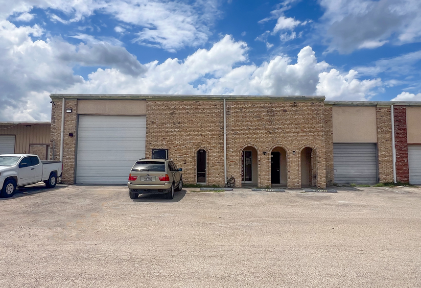 314 E Nakoma St, San Antonio, TX for lease - Building Photo - Image 2 of 4