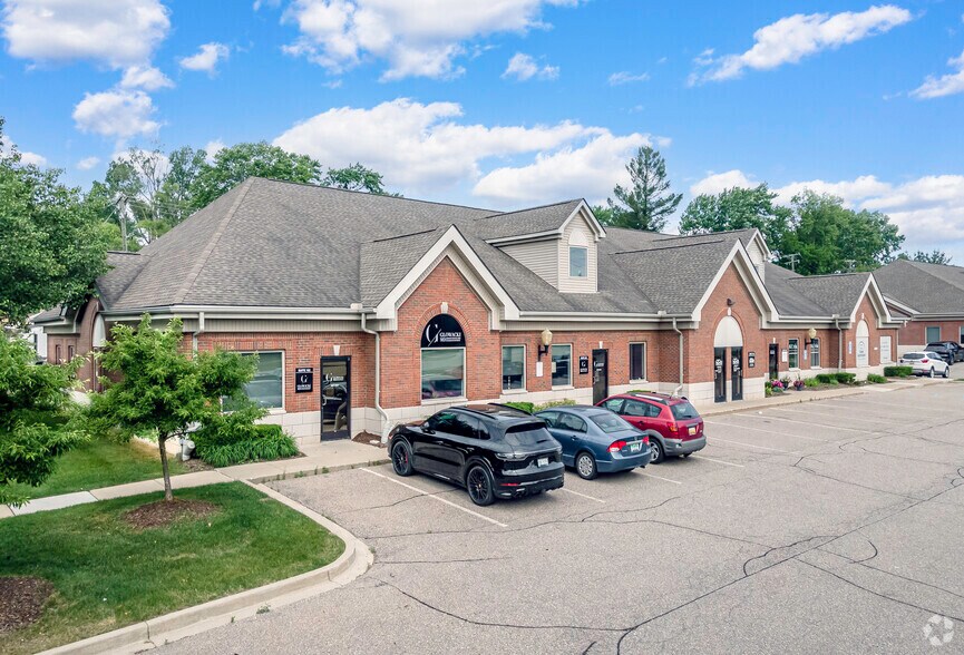 6535-6585 Rochester Rd, Troy, MI for sale - Building Photo - Image 1 of 1