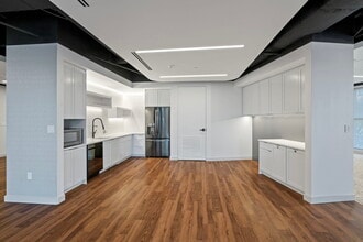 8000 Towers Crescent Dr, Vienna, VA for lease Building Photo- Image 2 of 3