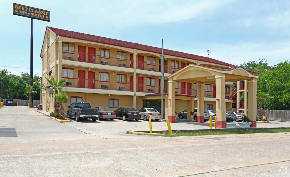 13611 Rankin Cor W, Houston, TX for sale - Building Photo - Image 3 of 6