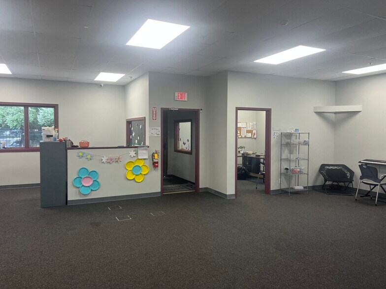 81 Welby Rd, New Bedford, MA for lease - Building Photo - Image 2 of 12