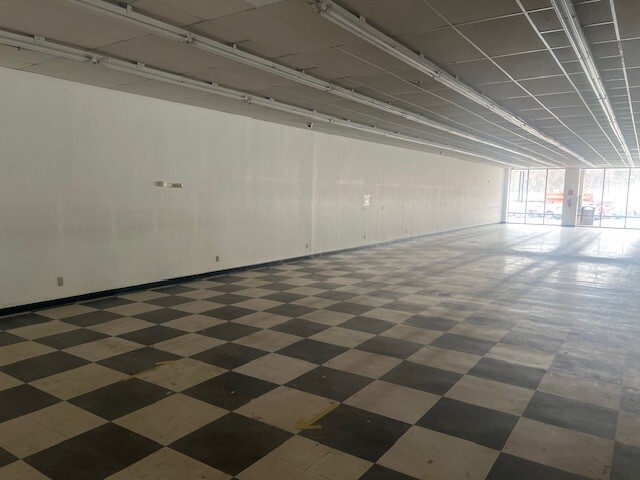 215 Crossings Mall Rd, Elkview, WV for lease - Building Photo - Image 3 of 12