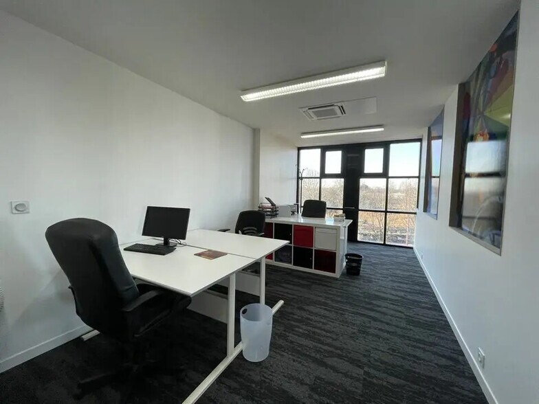 Office in Orvault for lease - Building Photo - Image 2 of 6