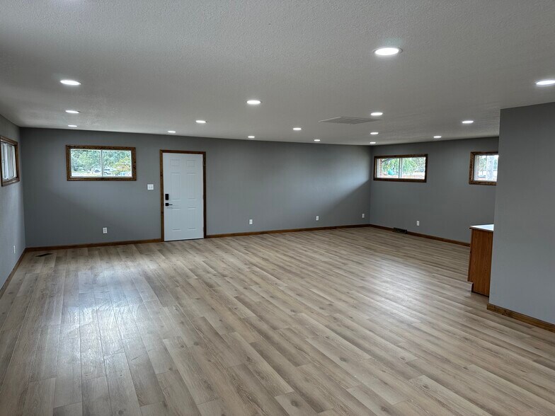 1011 N 8th St, Vandalia, IL for lease - Building Photo - Image 3 of 7