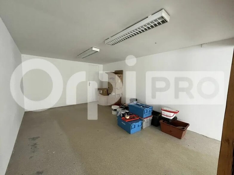 Retail in Songeons for sale - Interior Photo - Image 3 of 4