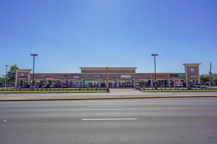 West Oaks Plaza - Storefront Property