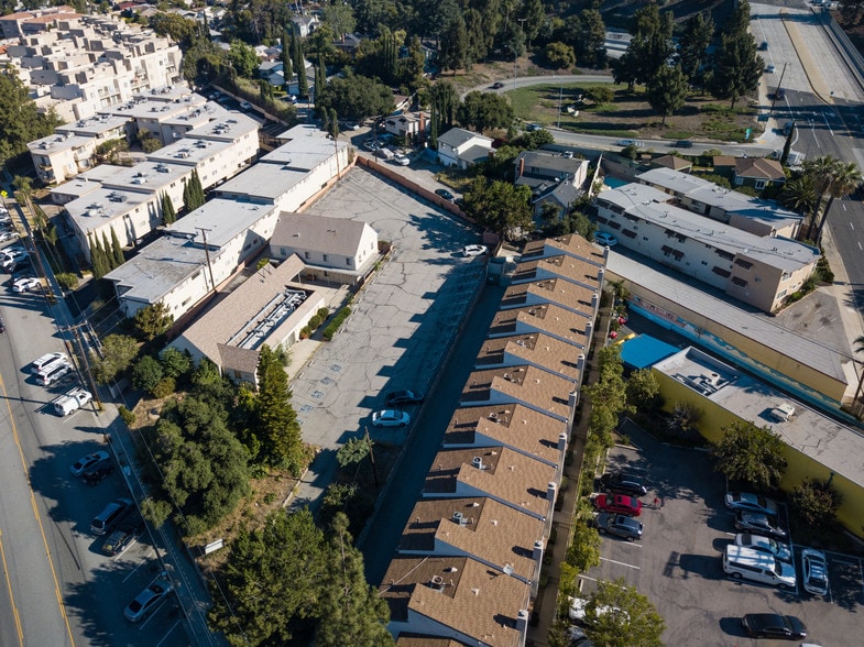 2817 Montrose Ave, Glendale, CA for sale - Building Photo - Image 3 of 10