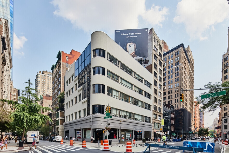 936 Broadway, New York, NY for lease - Building Photo - Image 3 of 4