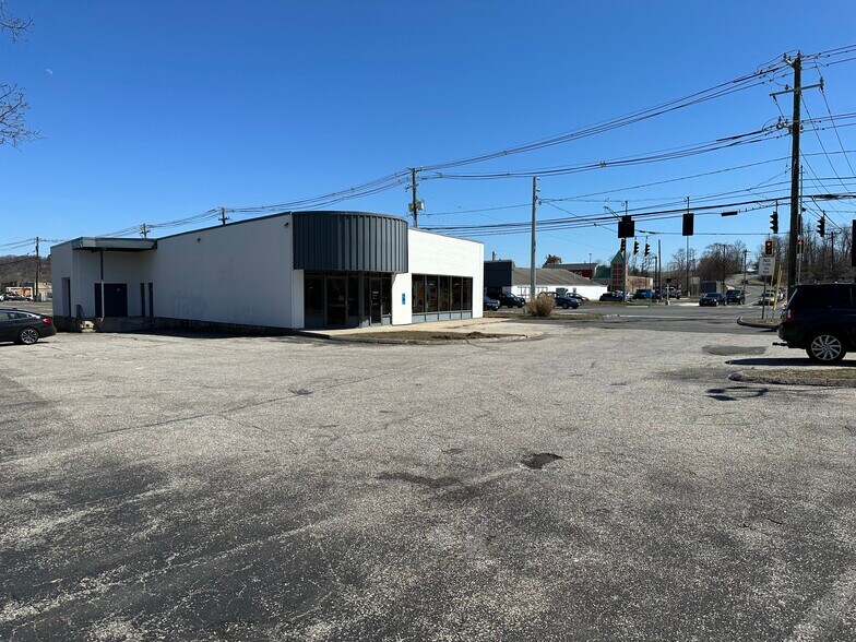 68 Newtown Rd, Danbury, CT 06810 Retail for Sale