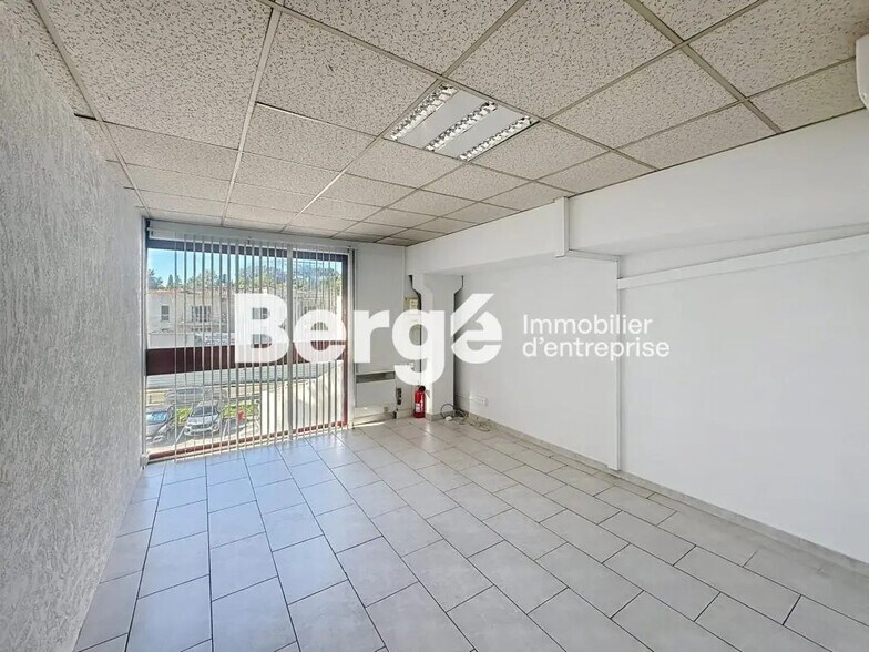 Office in Mouans-Sartoux for lease - Building Photo - Image 2 of 6