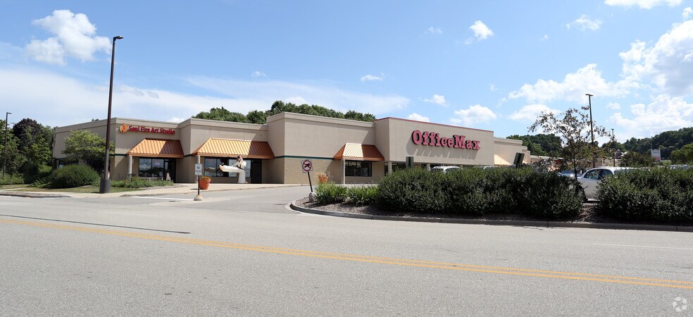 2720-2850 Heritage Dr, Delafield, WI for sale - Primary Photo - Image 1 of 1