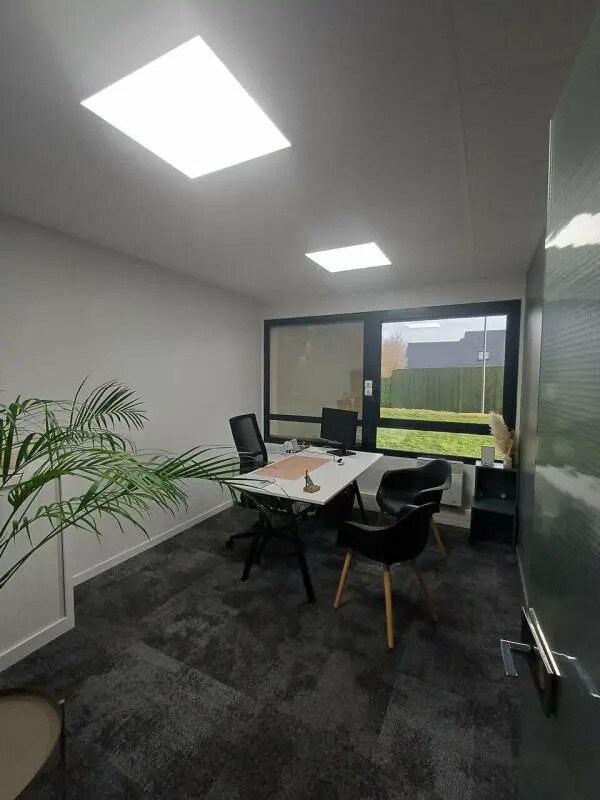 Office in Saint-Contest for lease Interior Photo- Image 1 of 8