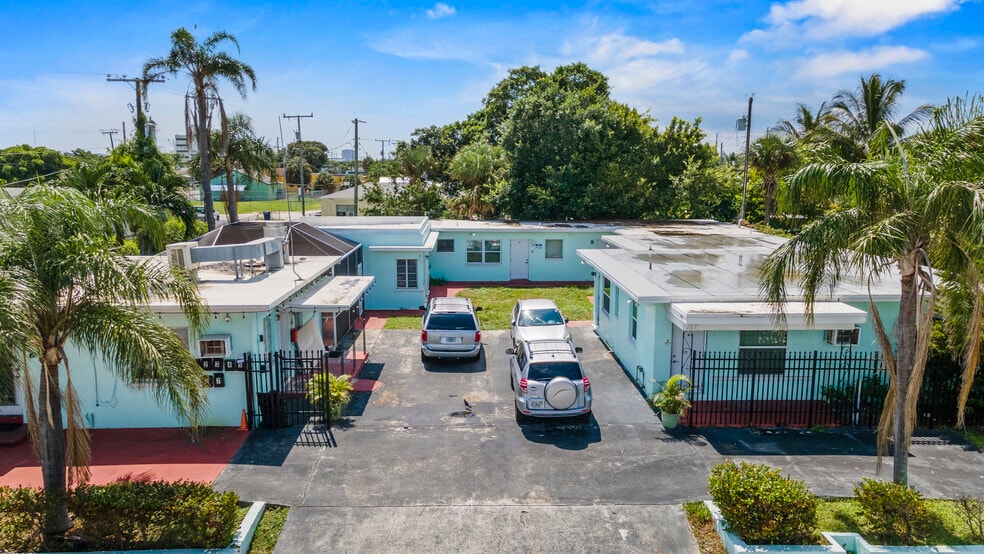 127 W Blue Heron Blvd W, Riviera Beach, FL for sale - Building Photo - Image 1 of 16