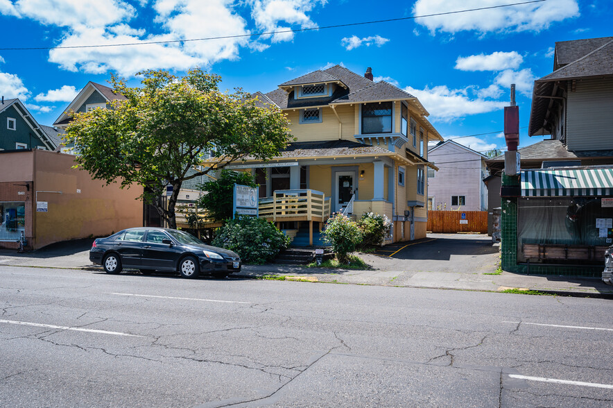 1934 NE Broadway St, Portland, OR for sale - Building Photo - Image 3 of 16