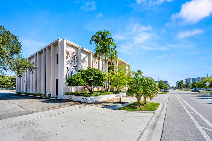 2435 Hollywood Blvd, Hollywood, FL for sale - Building Photo - Image 3 of 19