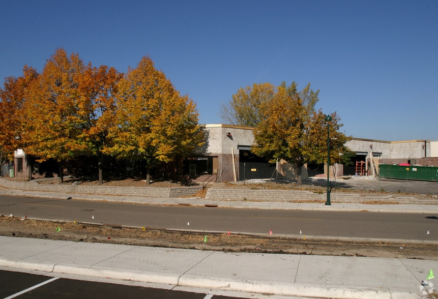 35-49 Central St, Circle Pines, MN for lease - Building Photo - Image 2 of 5