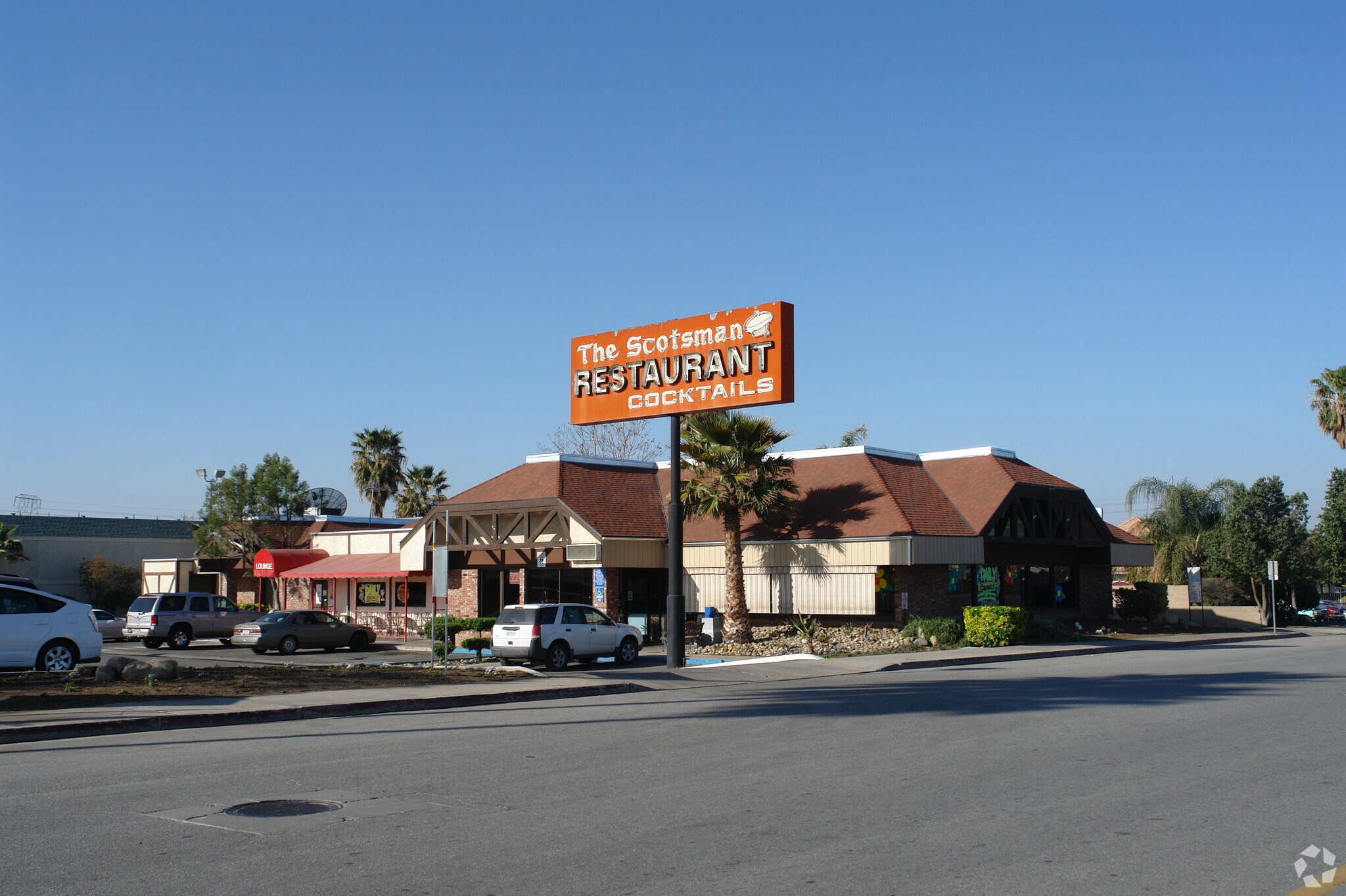 8251 E Brundage Ln, Bakersfield, CA for sale Primary Photo- Image 1 of 1