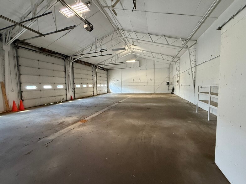 369 Big Bay Rd, Queensbury, NY for lease - Building Photo - Image 3 of 9