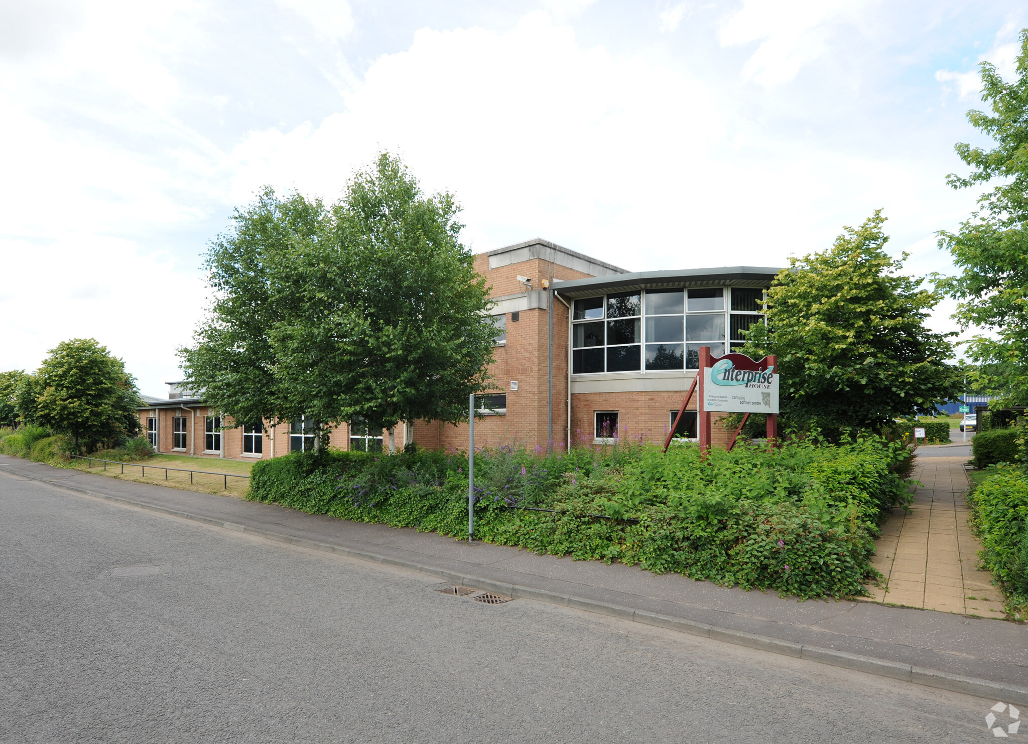 Strathkelvin Pl, Kirkintilloch for lease Primary Photo- Image 1 of 9