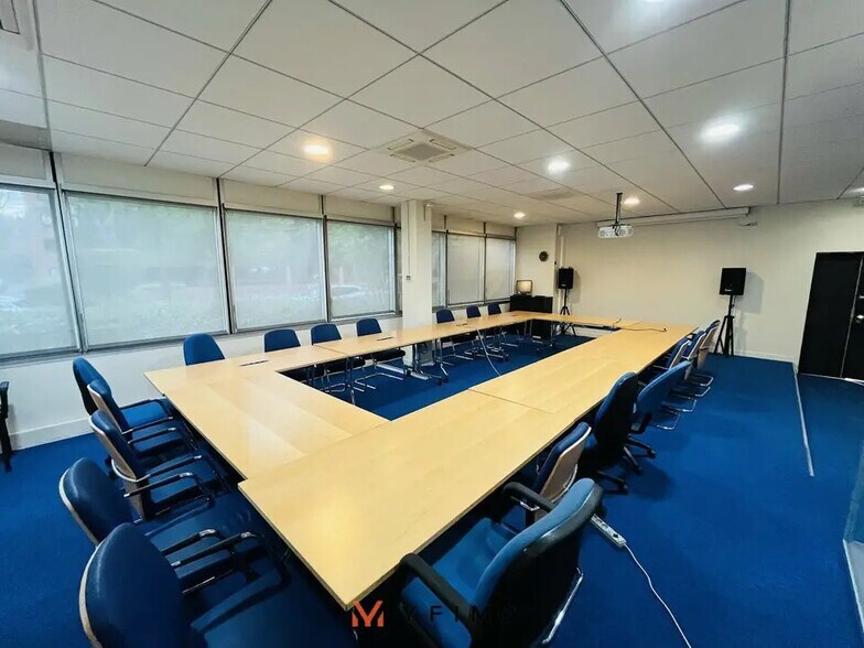 Office in Meudon for lease - Interior Photo - Image 2 of 7