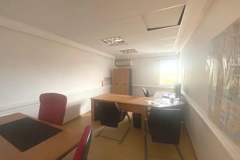 Office in Lattes for lease - Interior Photo - Image 3 of 10