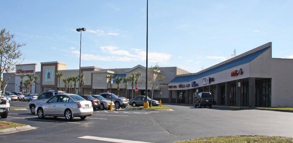 820 Palm Bay Rd, Palm Bay, FL for sale - Primary Photo - Image 1 of 1