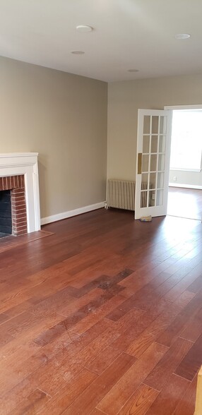 4715 Chestnut St, Bethesda, MD for sale - Interior Photo - Image 2 of 7