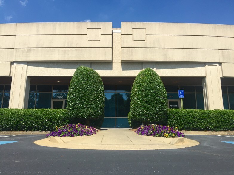 2400 Commerce Ave, Duluth, GA for sale - Building Photo - Image 1 of 1