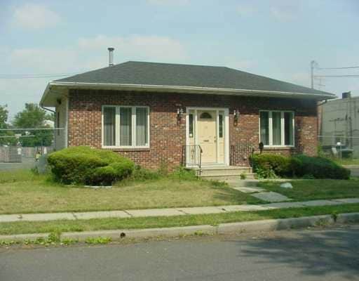 13 New York Ave, Colonia, NJ for sale - Primary Photo - Image 1 of 1