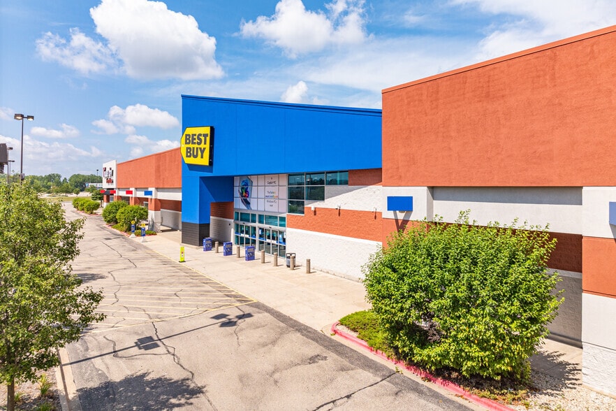 3351-3355 Mall Loop Dr, Joliet, IL for sale - Building Photo - Image 1 of 1