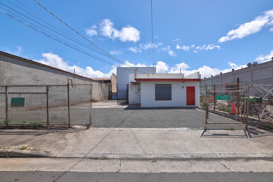 1924 Democrat St, Honolulu, HI for lease - Building Photo - Image 1 of 17