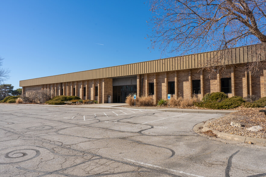 11200 Outlook St, Overland Park, KS for lease - Building Photo - Image 1 of 18