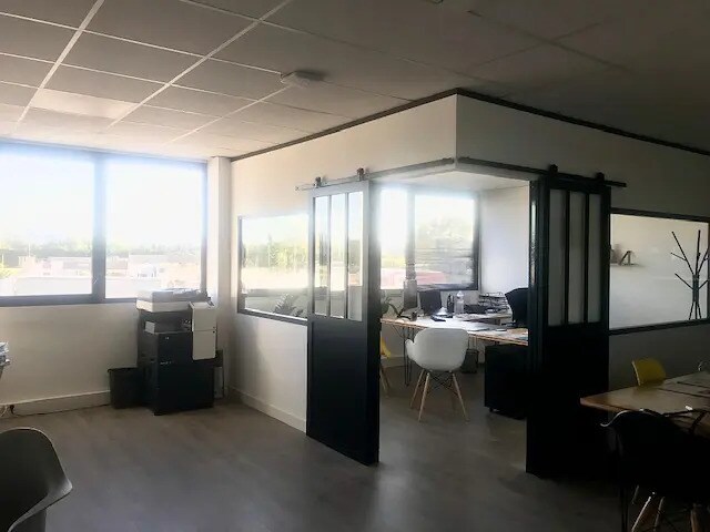 Flex in Salon-de-Provence for lease - Building Photo - Image 2 of 15