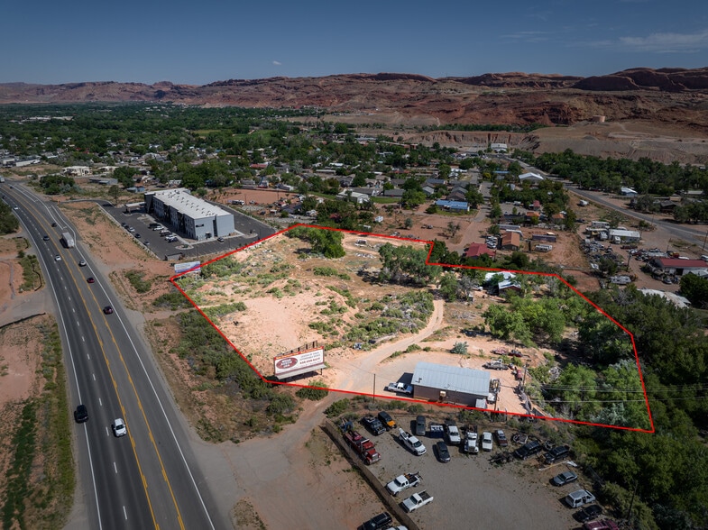 1431 Arnel Ln, Moab, UT for sale - Building Photo - Image 1 of 34