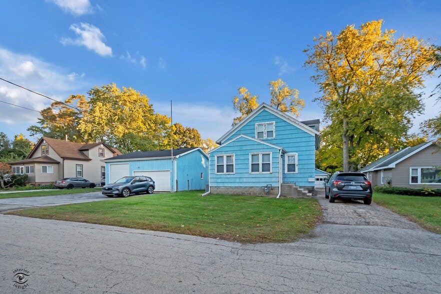 22 Student Housing Portfolio portfolio of 22 properties for sale on LoopNet.com - Primary Photo - Image 1 of 22