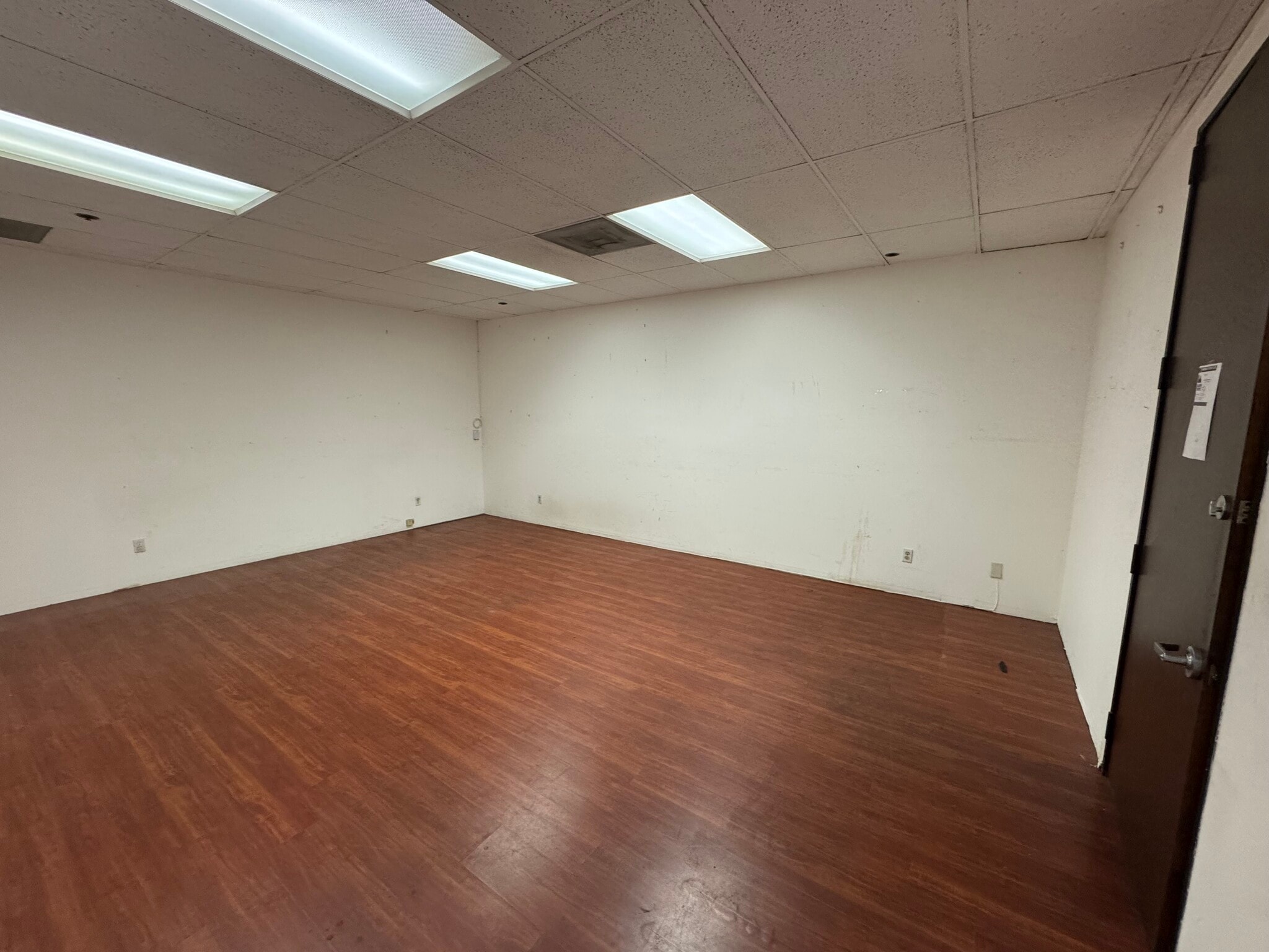 846-860 S Los Angeles St, Los Angeles, CA for lease Interior Photo- Image 1 of 3
