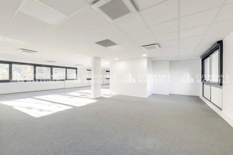 Office in Boulogne-Billancourt for lease - Interior Photo - Image 2 of 8