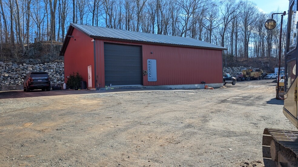90 Ciro Rd, North Branford, CT for lease - Building Photo - Image 2 of 7