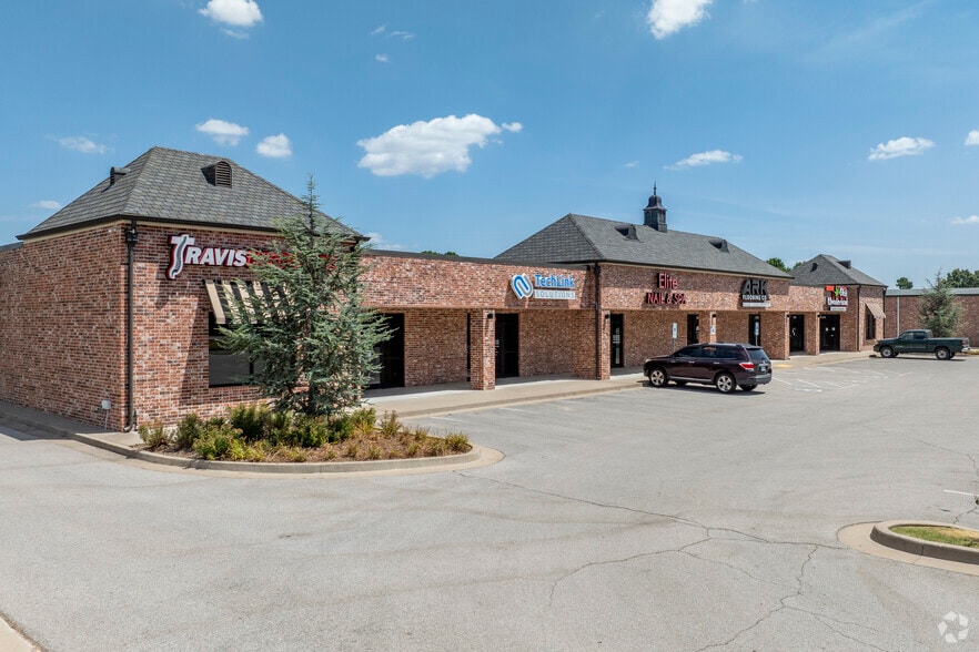 10133-10149 Riverside Pky, Tulsa, OK for lease - Primary Photo - Image 1 of 6
