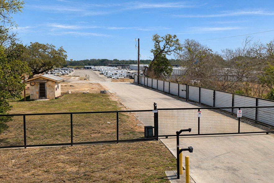 29 Scenic Loop Rd, Boerne, TX for lease - Building Photo - Image 3 of 7