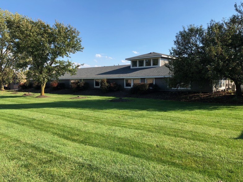 1020 E Dupont Rd, Fort Wayne, IN for sale - Building Photo - Image 1 of 1