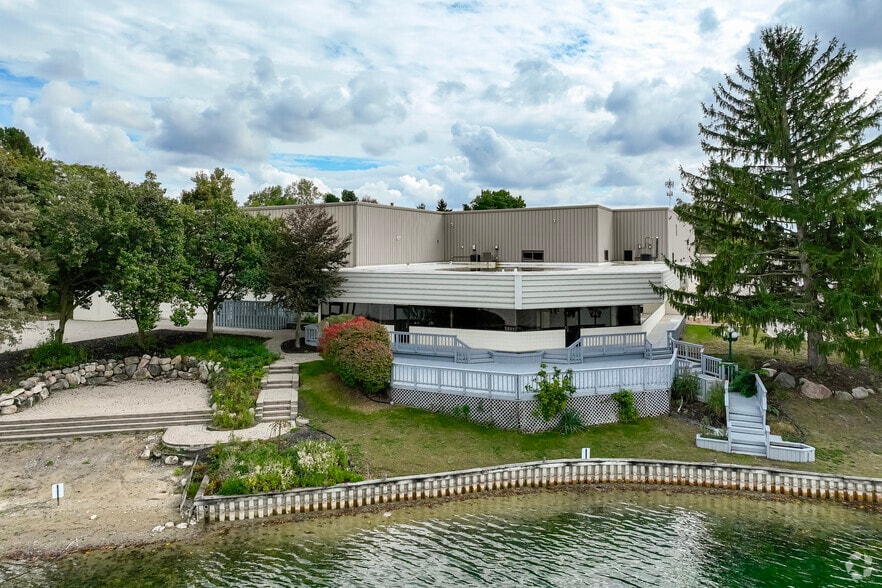 1001 Doheny Ct, Northville, MI for sale - Primary Photo - Image 2 of 7